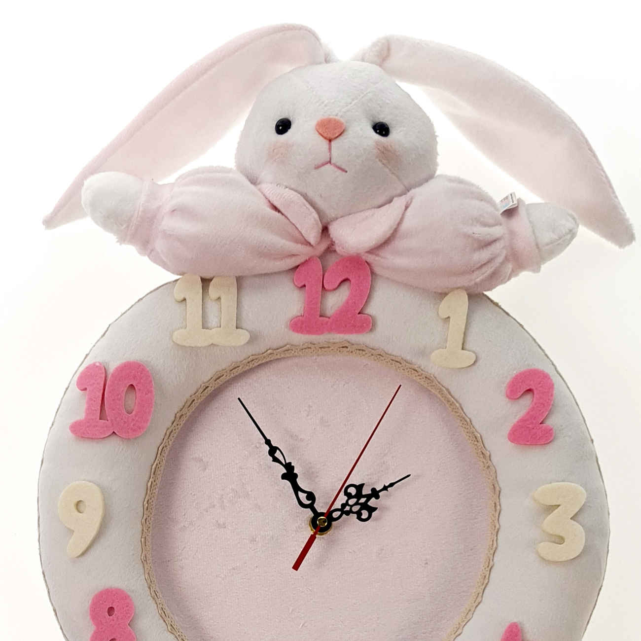 Horloge Murale en Bois Parfaite pour Chambre d’Enfant Cocooning & Minimaliste avec Design de Lapin