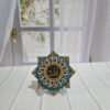 Plaque en poterie islamique faite à la main ornée du nom d'Allah