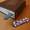 Marque-page en bois artistique inspiré du style persan – Motif floral & paisley