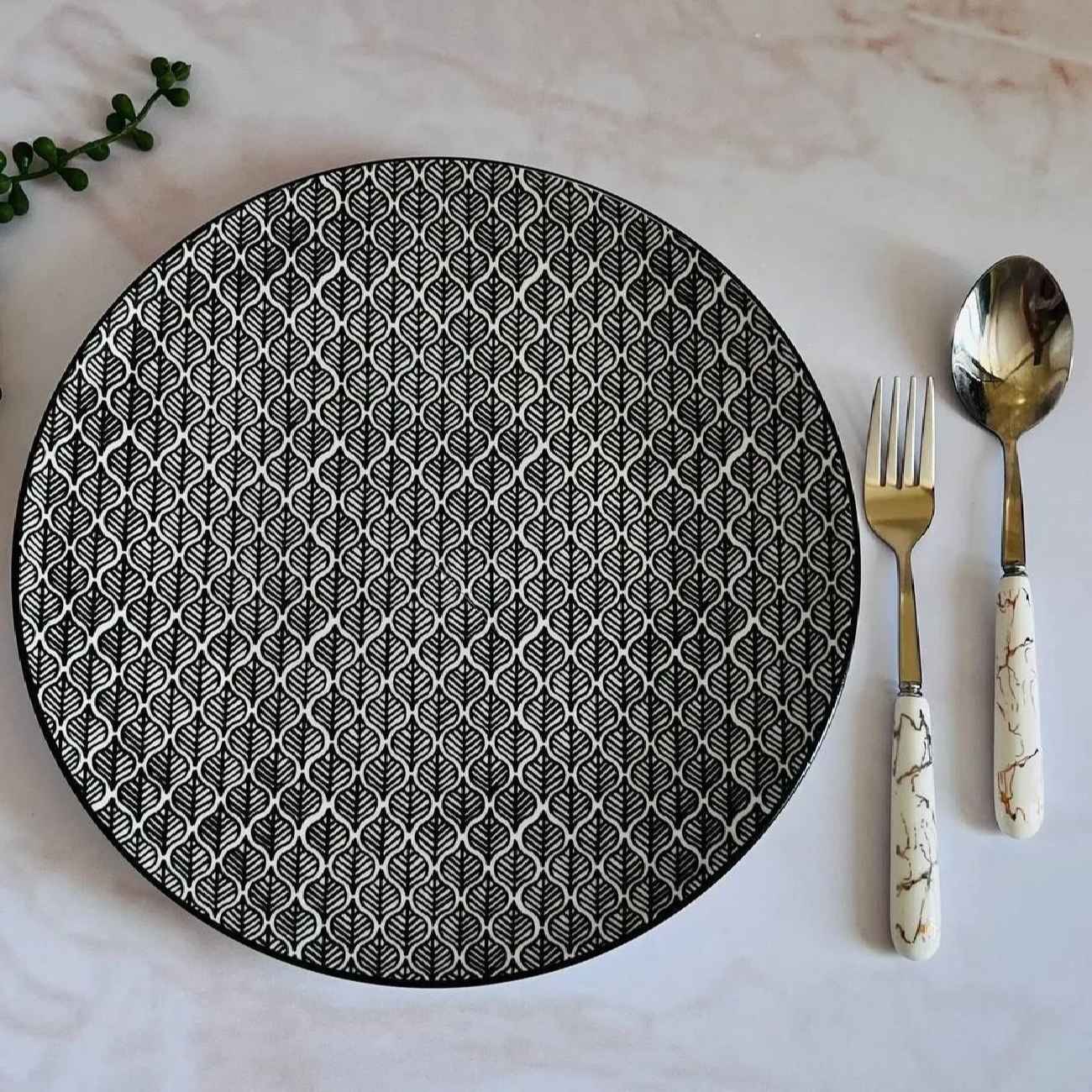 Assiette en céramique – Compatible lave-vaisselle, durable, parfaite pour votre maison