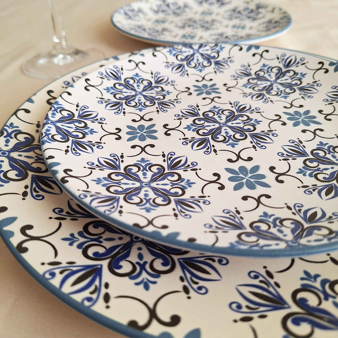 Assiette en céramique – Compatible lave-vaisselle, durable et parfaite pour chaque repas