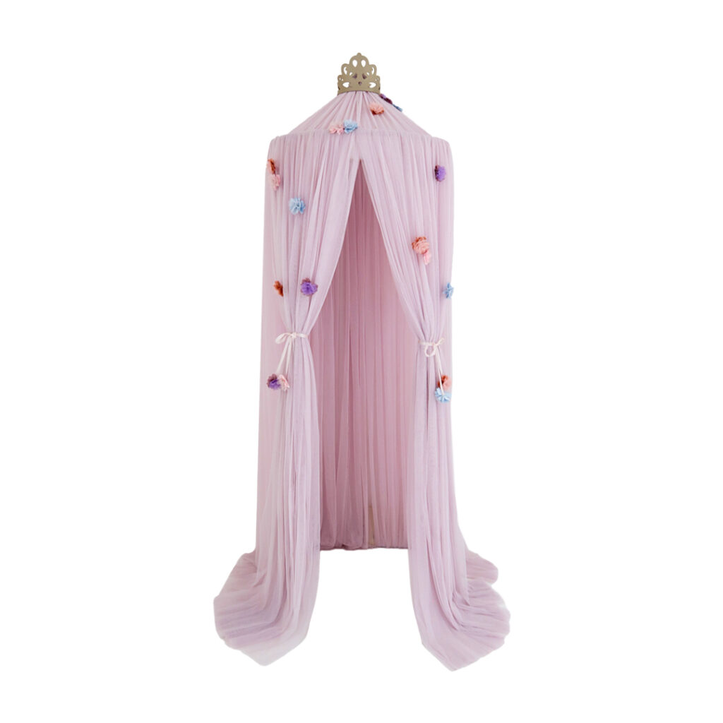 Canopy de lit en chiffon avec design floral délicat pour une chambre romantique