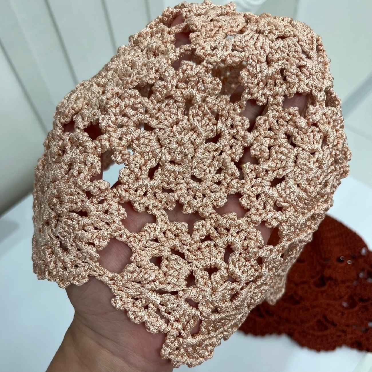 Chapeau Crocheté – Tissé à la Main, Chaleureux et Confortable, Adapté pour Tout Style de Saison