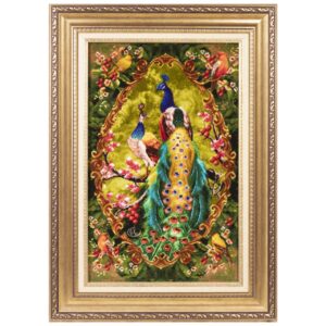 Tapis persan figuratif noué à la main de Tabriz représentant de magnifiques paons