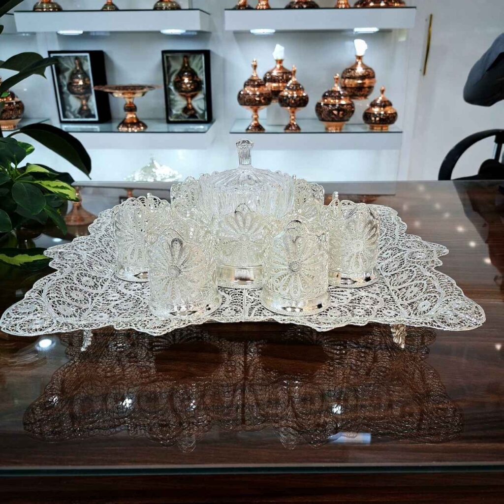 Service à thé et à café persan en filigrane argenté – ensemble de 8 pièces.