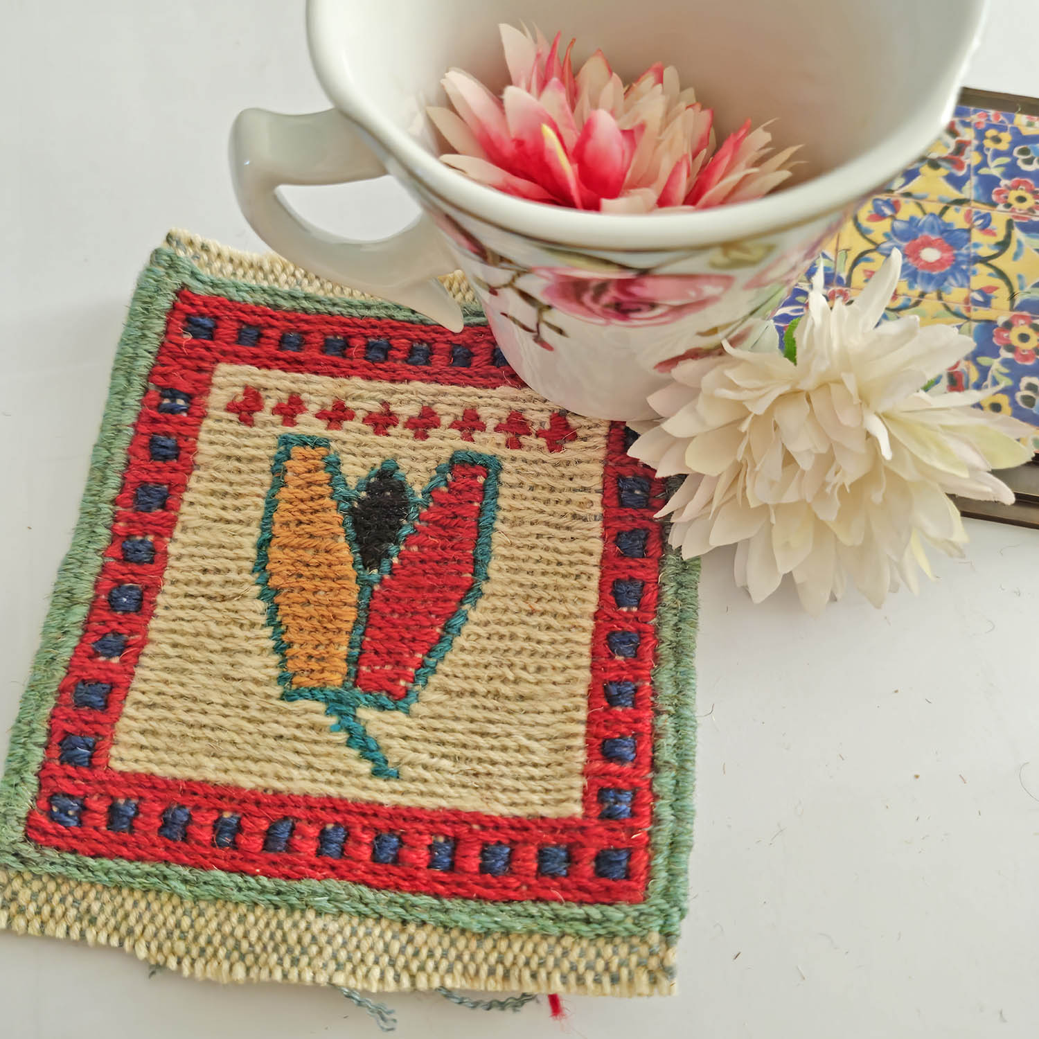 Sous-verre Kilim Persan Tissé à la Main – Motif Pistache de Fars