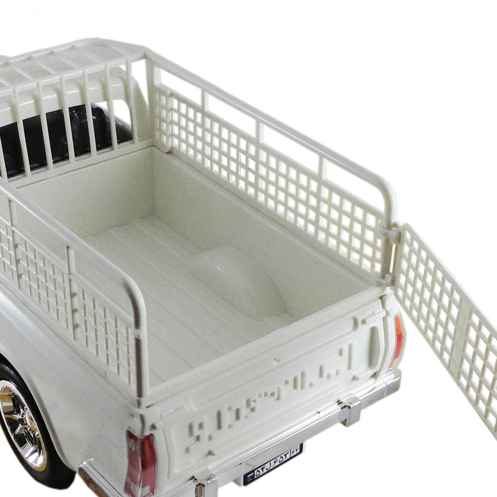 Voiture jouet iranienne Paykan – modèle pickup pièce d’histoire en blanche