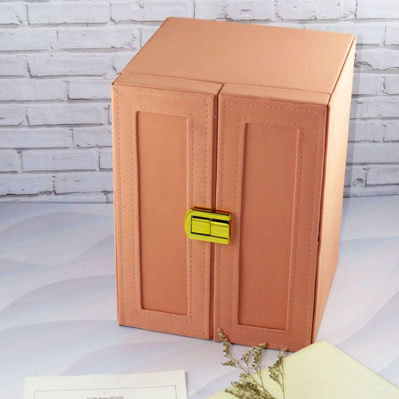 Boîte à bijoux avec rangement à plusieurs niveaux et serrure pour une organisation optimale