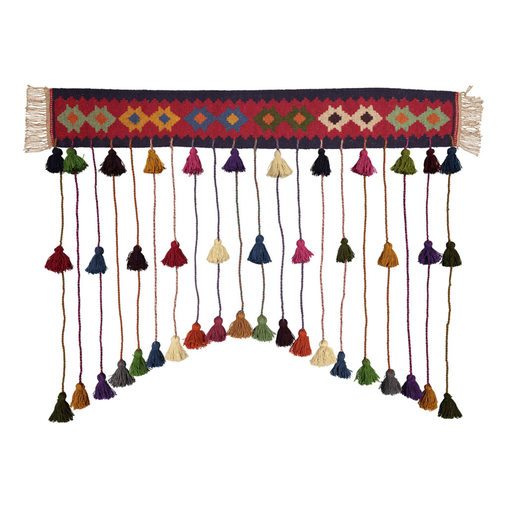 Tenture murale persane à pompons DIY – Motif kilim traditionnel modèle Zopyrus