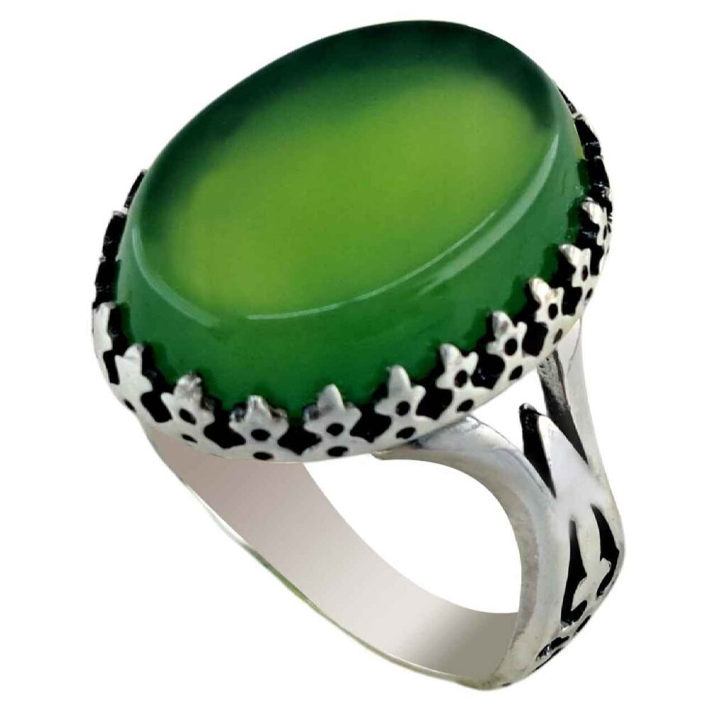 Bague en argent pour homme avec Agate et design de pointe de lance avec pierre verte