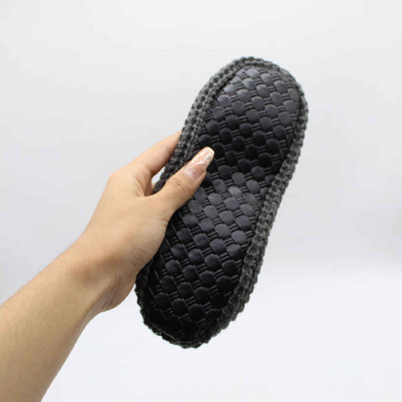 Chausson au crochet Nikta pour femmes adapté à l’hiver avec design léopard en gris