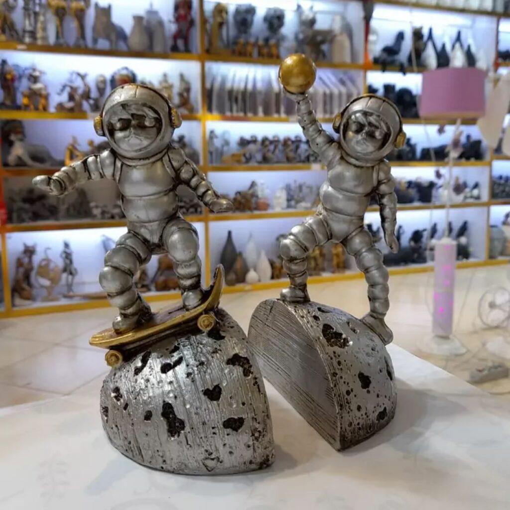 Ensemble de figurines astronautes 2 pièces avec porte-livres - Pièce décorative unique et stylée