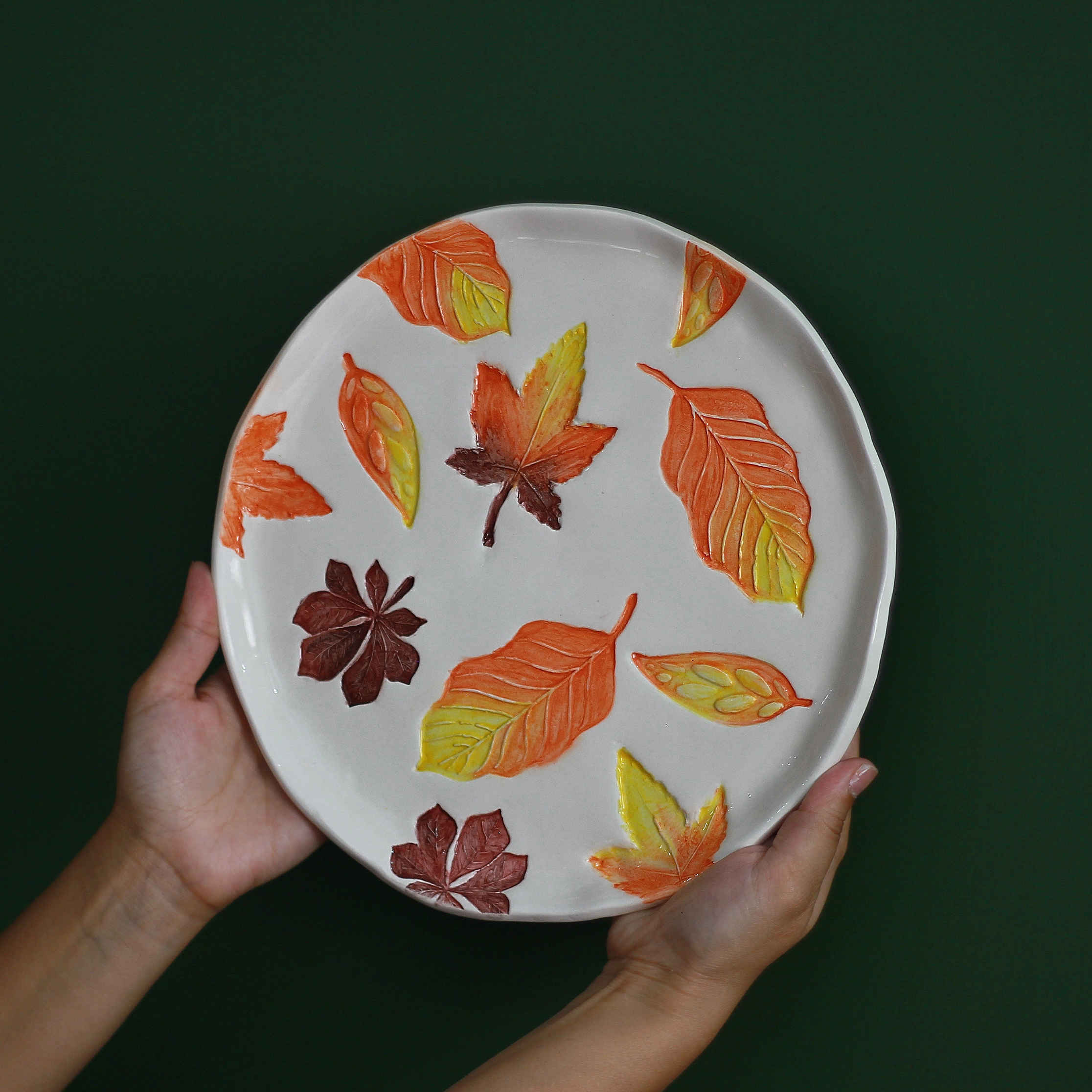 Assiette en céramique – Motif feuilles d’automne, compatible micro-ondes et lave-vaisselle