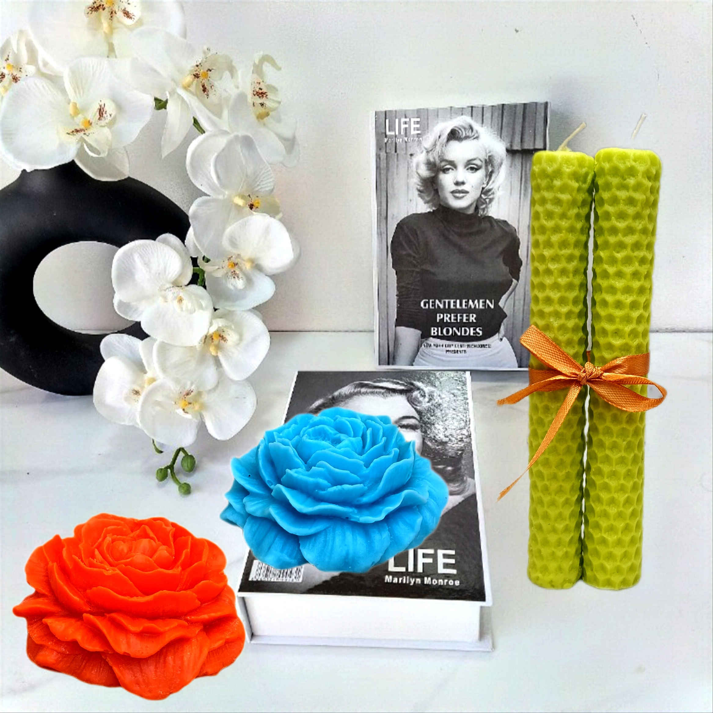 Bougie pilier en cire d’abeille en forme de rose – Charmante, ensemble de 4