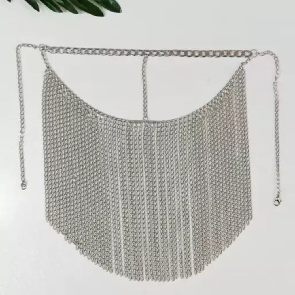 Burqa Design en Chaîne - Combinaison Moderne et Traditionnelle