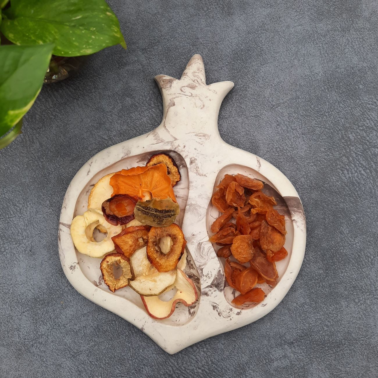 Plateau en béton motif grenade – Pièce décorative élégante fabriquée à la main pour la maison ou le bureau