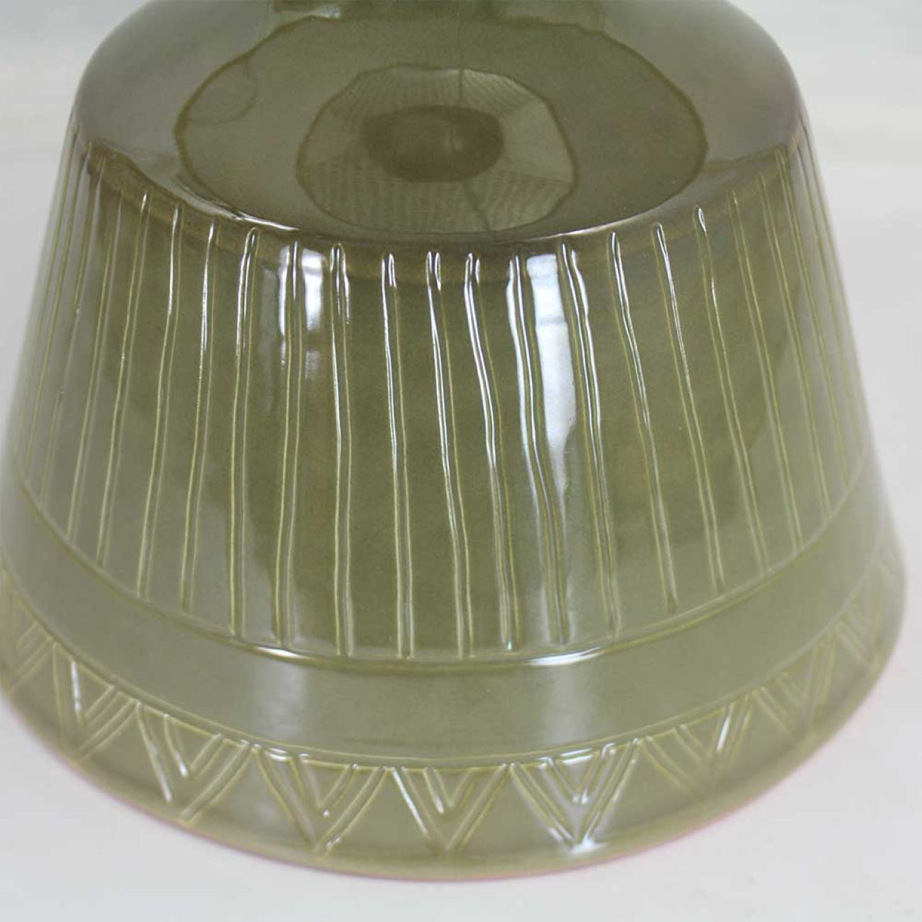 Lampe de table contemporaine en céramique – équilibre parfait entre forme et fonction