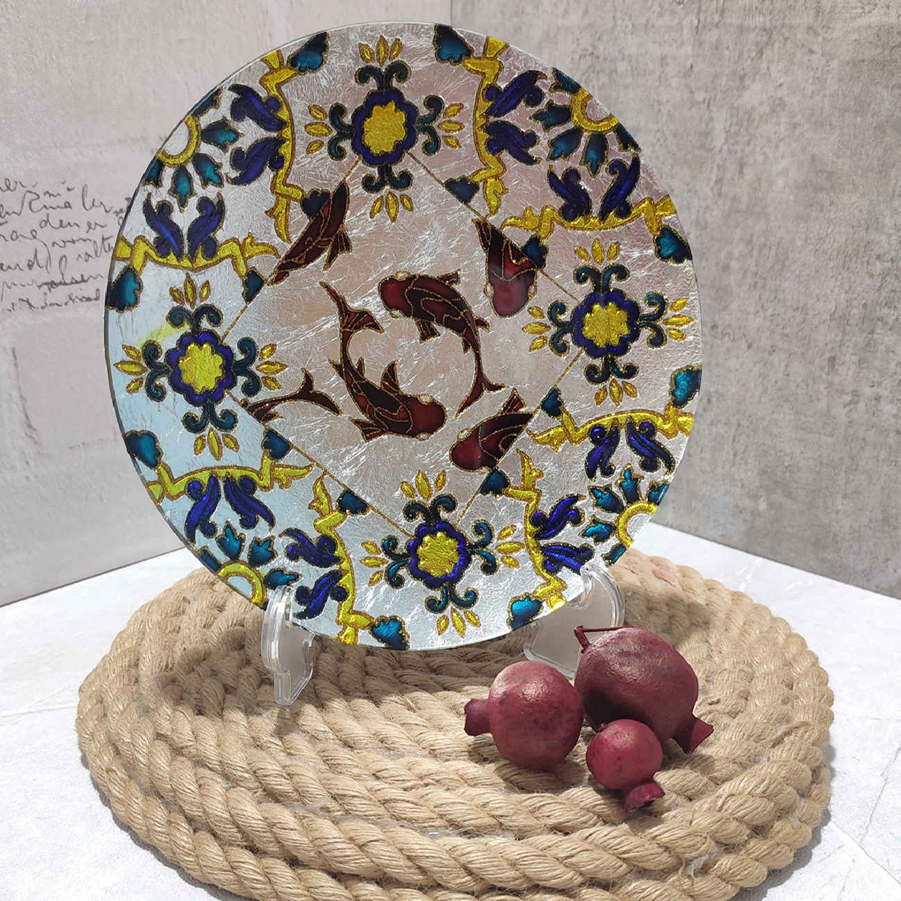 Assiette Décorative en Verre – Peinte à la Main avec Art Vitreux & Motif Étang à Poissons