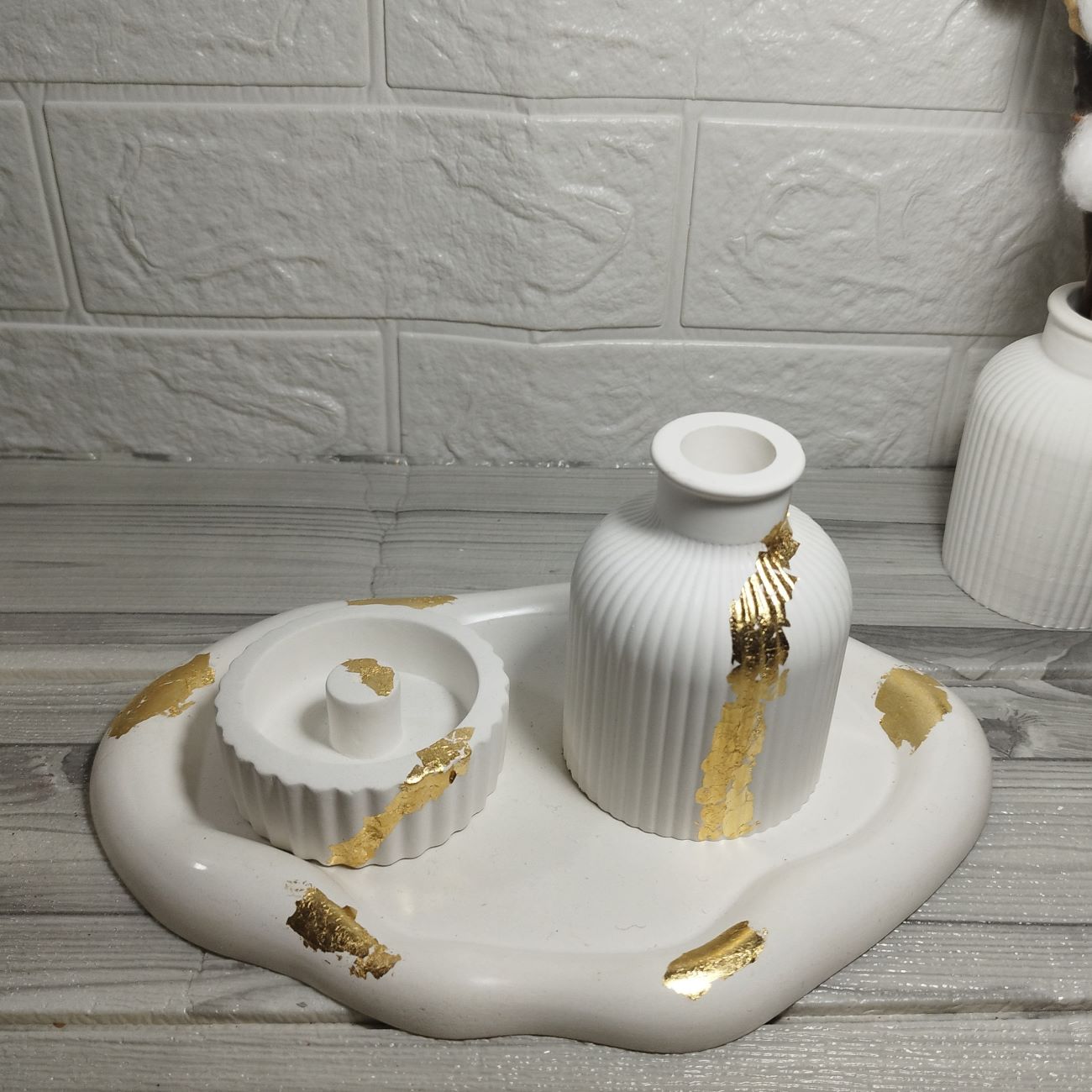 Plateau en béton déformé – Pièce décorative moderne au design unique pour la maison ou le bureau