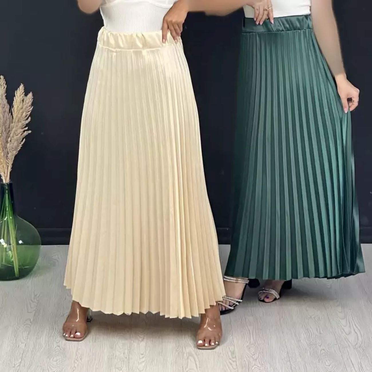 Jupe plissée en satin élégante en plusieurs couleurs – Stylée et polyvalente pour toutes les occasions