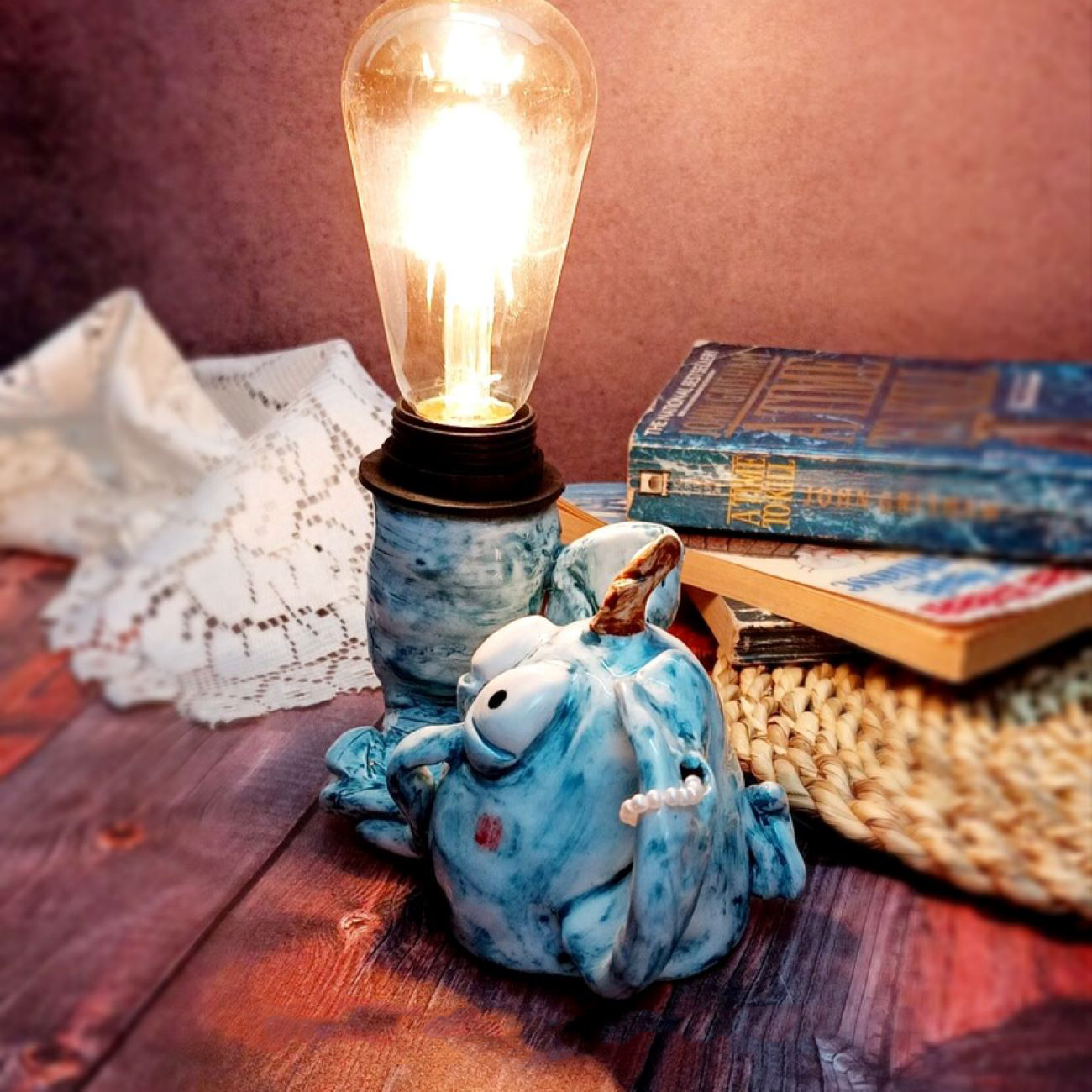 Lampe de bureau artistique en forme d’éléphant bleu – éclairage unique et créatif pour votre espace de travail