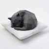 Figurine géométrique de chat noir dormant cubisme - Art moderne pour les amoureux des chats