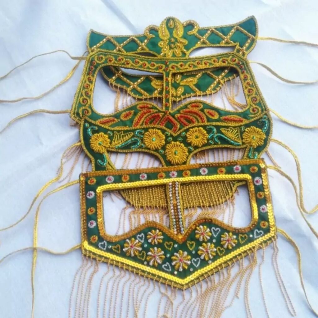 Burqa Décoratif Fait à la Main avec Broderie Complexe - 4 Modèles dans 1 Pack