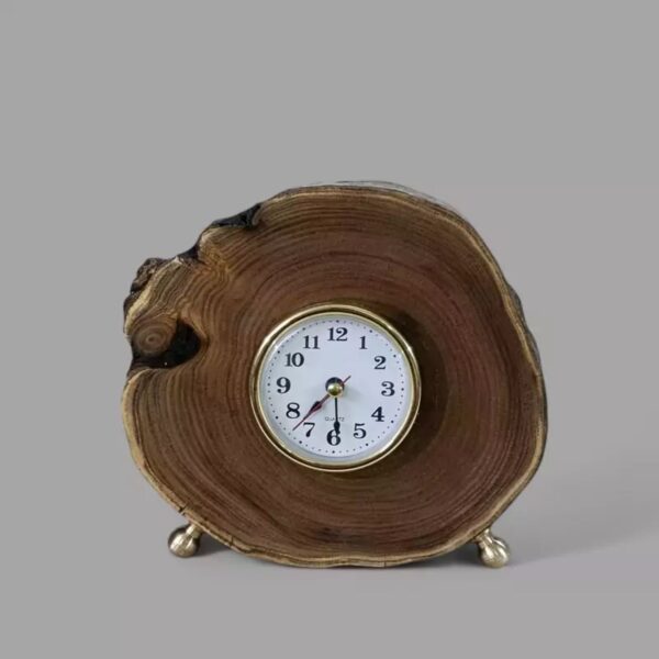 Horloge de Bureau Rustique en Bois Fait Main - Design Déformé avec Base en Laiton