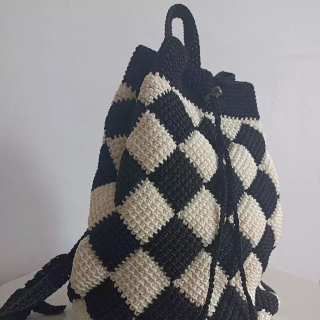 Sac au Crochet Fait Main au Style Tunisien Noir et Blanc – Accessoire Personnalisé Parfait