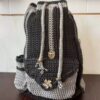 Sac à Dos Décontracté au Crochet Fait Main – Élégant et Durable en Gris