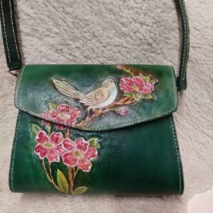 Sac en Cuir Véritable Fait Main – Sculpté, Peint et Cousu avec Précision