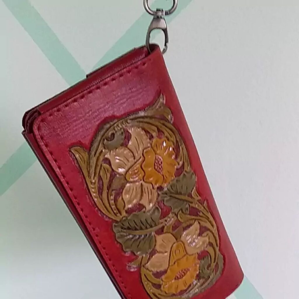 Sac-Portefeuille en Cuir Véritable – Sculpté, Peint et Cousu avec Précision