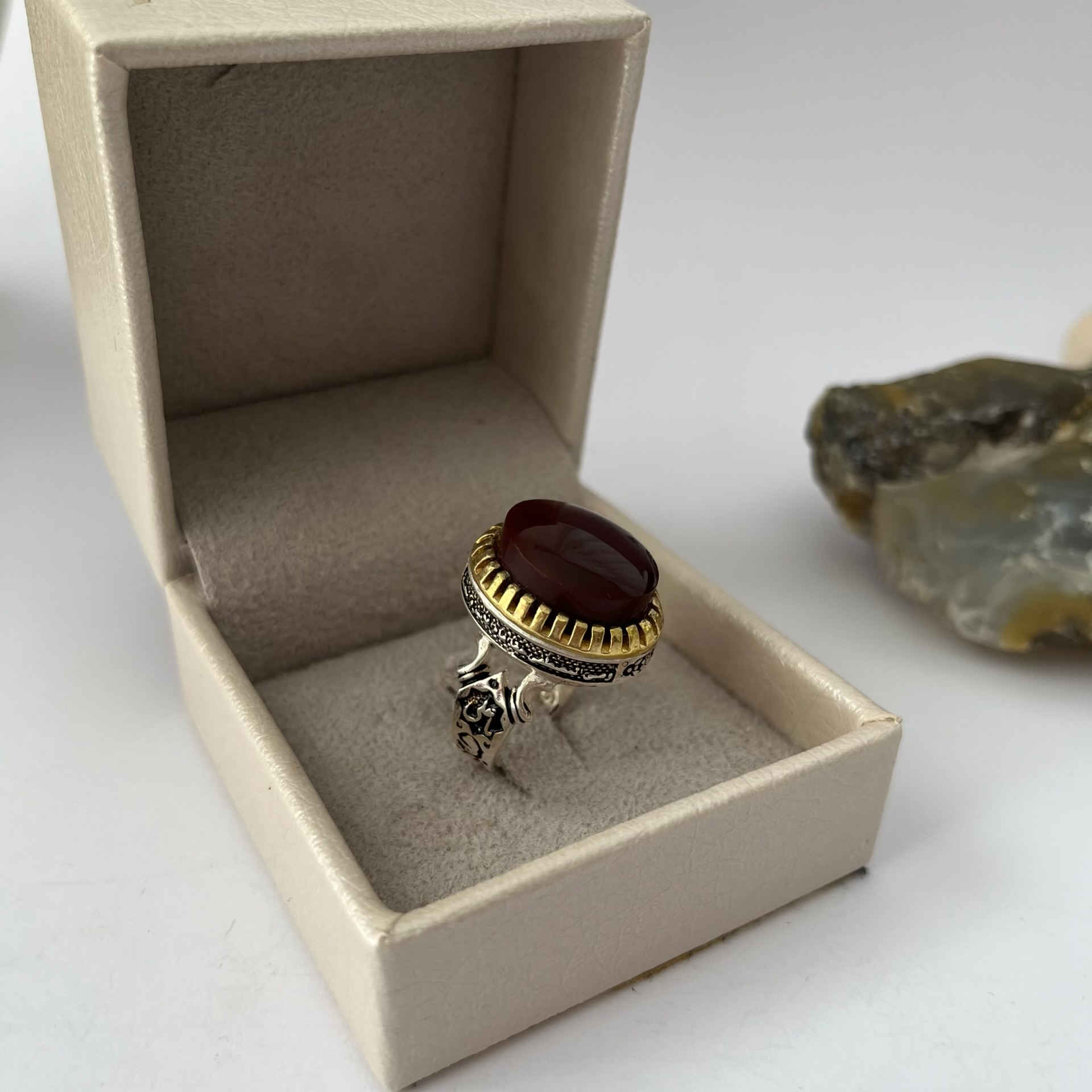 Bague en argent Agate yéménite islamique pour hommes avec pierre rouge et design Ya Ali