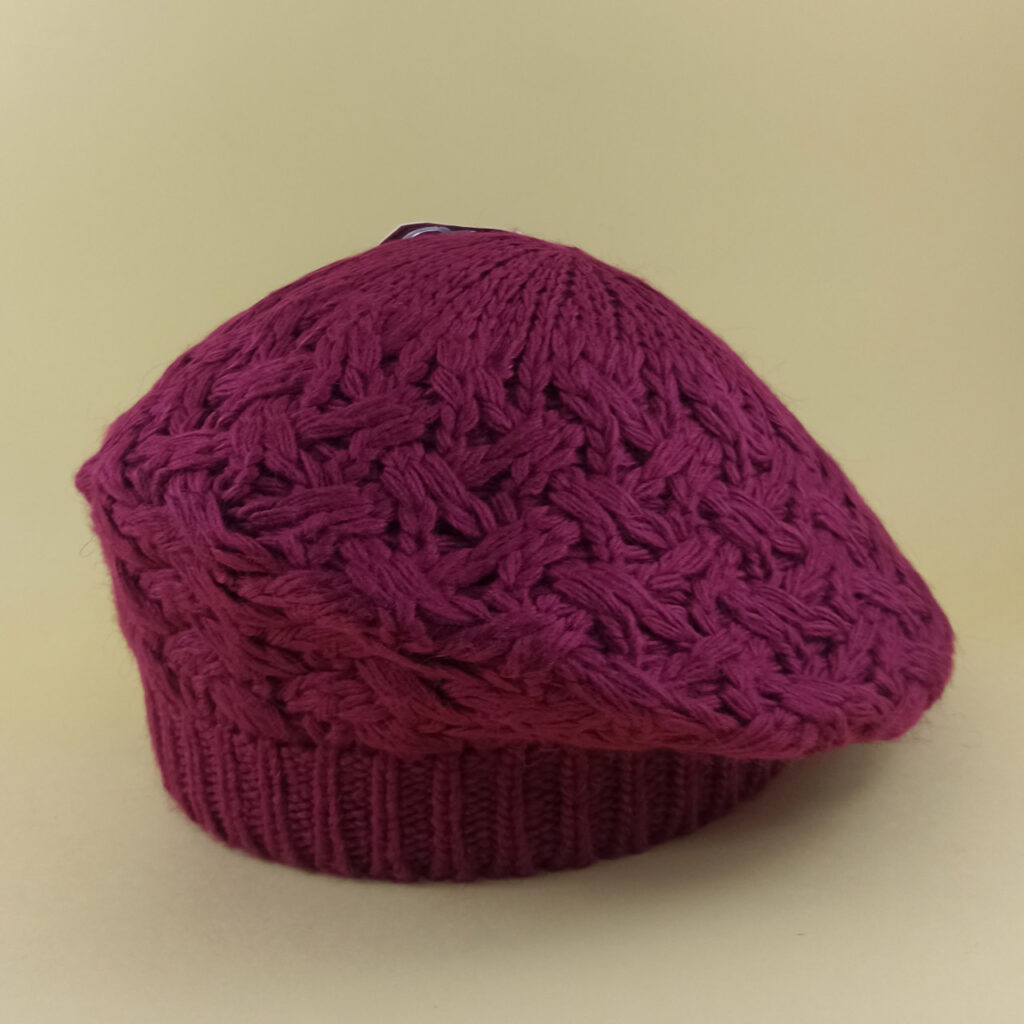 Béret Français en tricot – Doux et stylé en magenta pour femme
