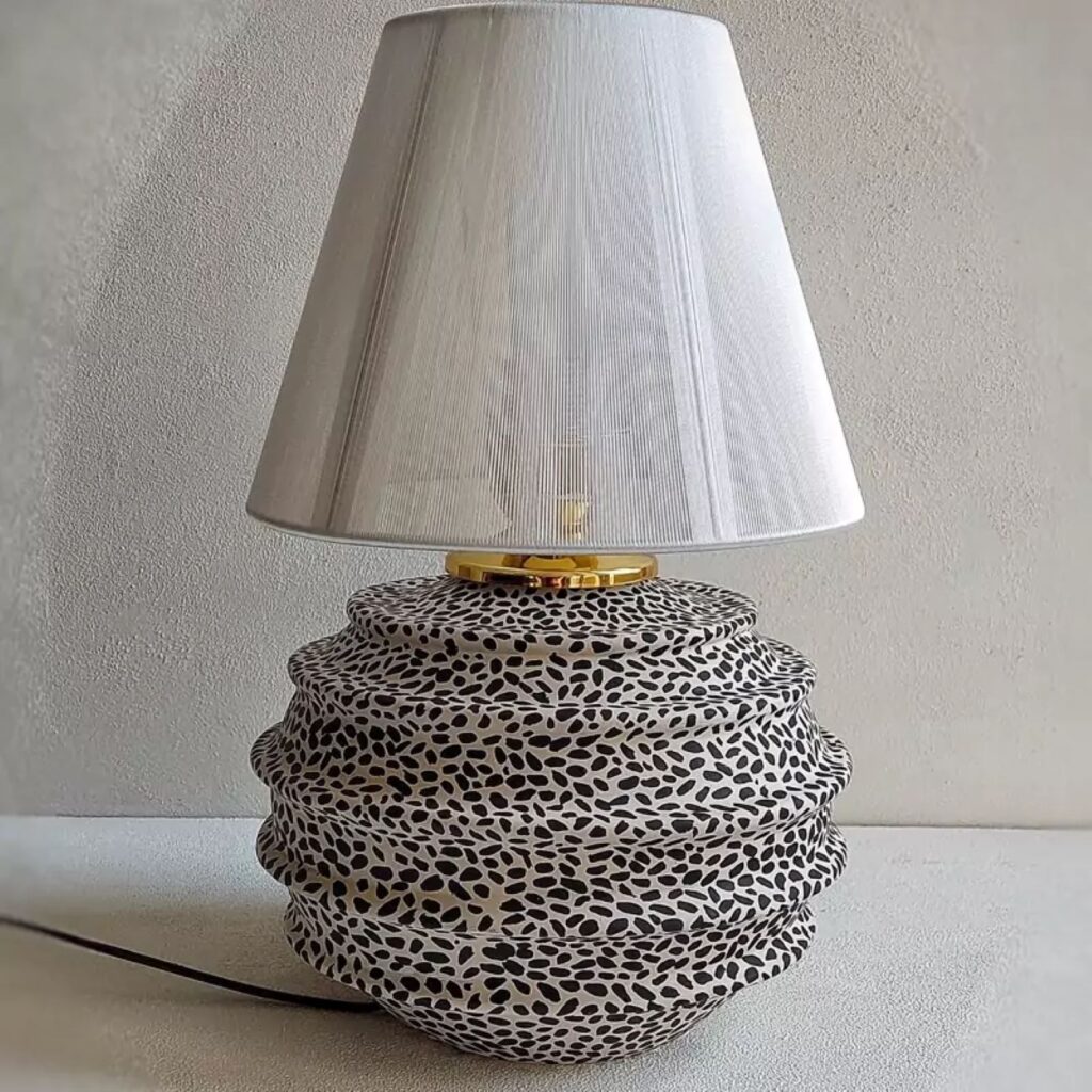 Lampe de table en céramique à imprimé léopard chic – une touche audacieuse et élégante