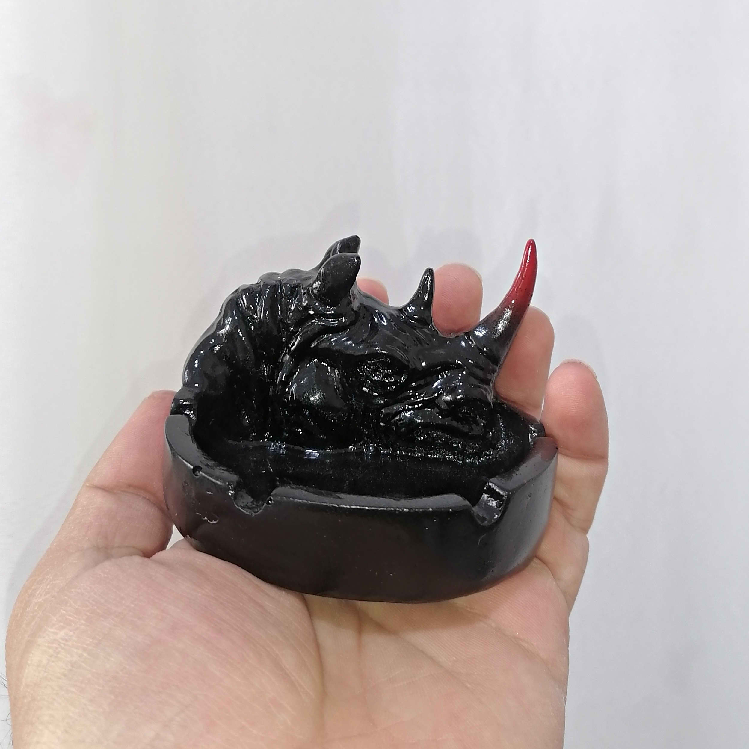 Cendrier fantaisie – Décor créatif en béton pour fumeurs, design rhinocéros