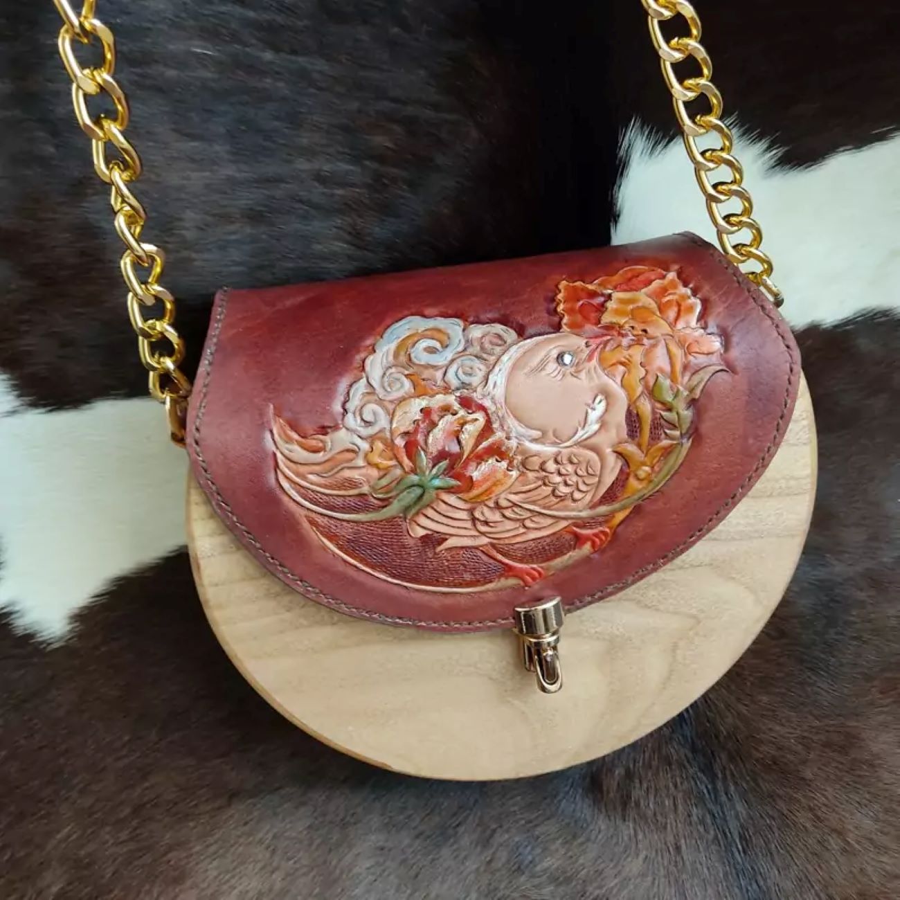 Sac à l’Épaule en Cuir Véritable – Corps en Bois avec Porte Gravée Artisanale