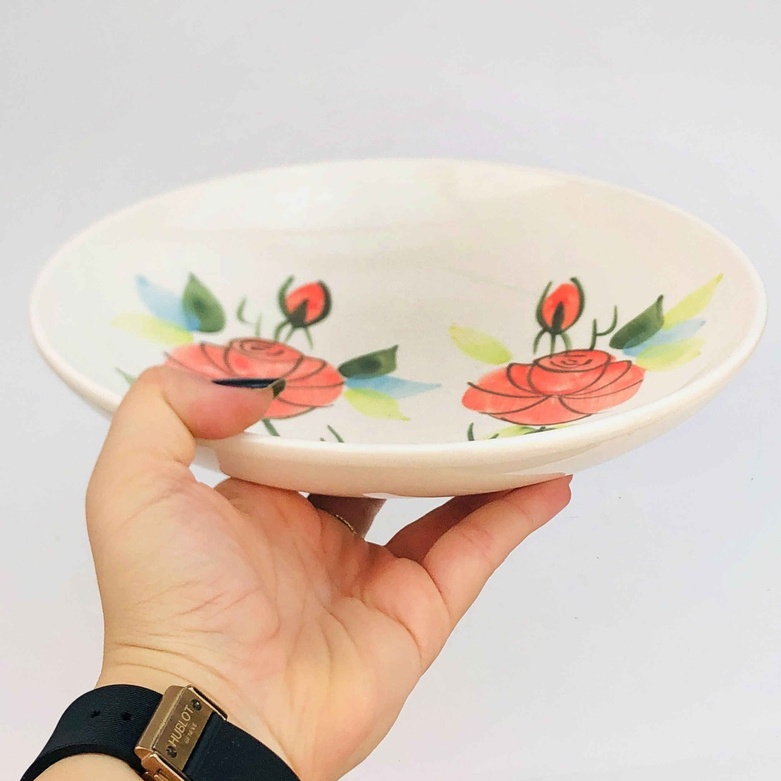 Assiette en céramique – Motif rose, compatible micro-ondes et lave-vaisselle