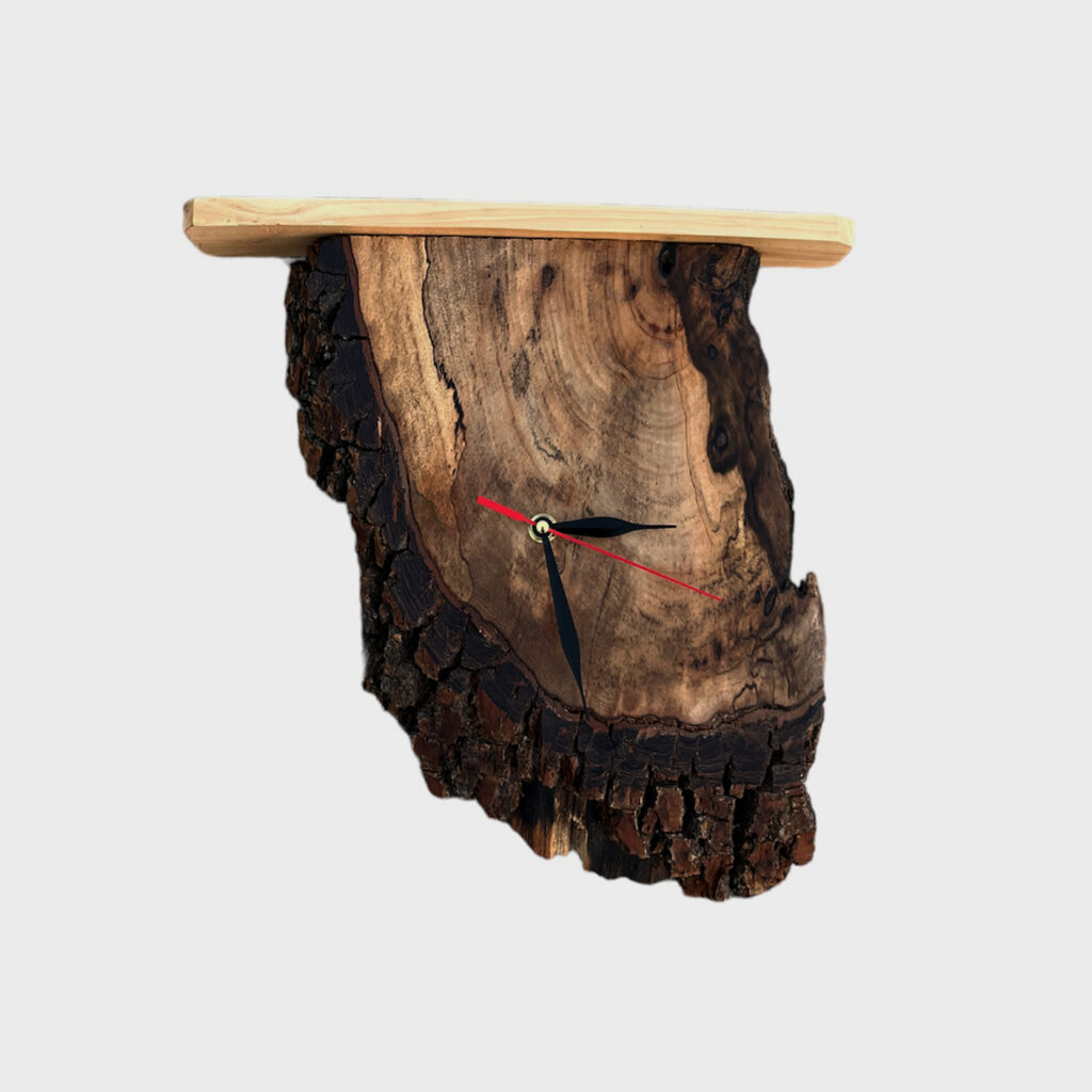 Horloge Murale en Bois Rustique – Élégance Artisanale avec Style et Fonctionnalité