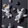 Statue d'astronaute murale : Pièce décorative unique à thème spatial pour votre maison ou bureau
