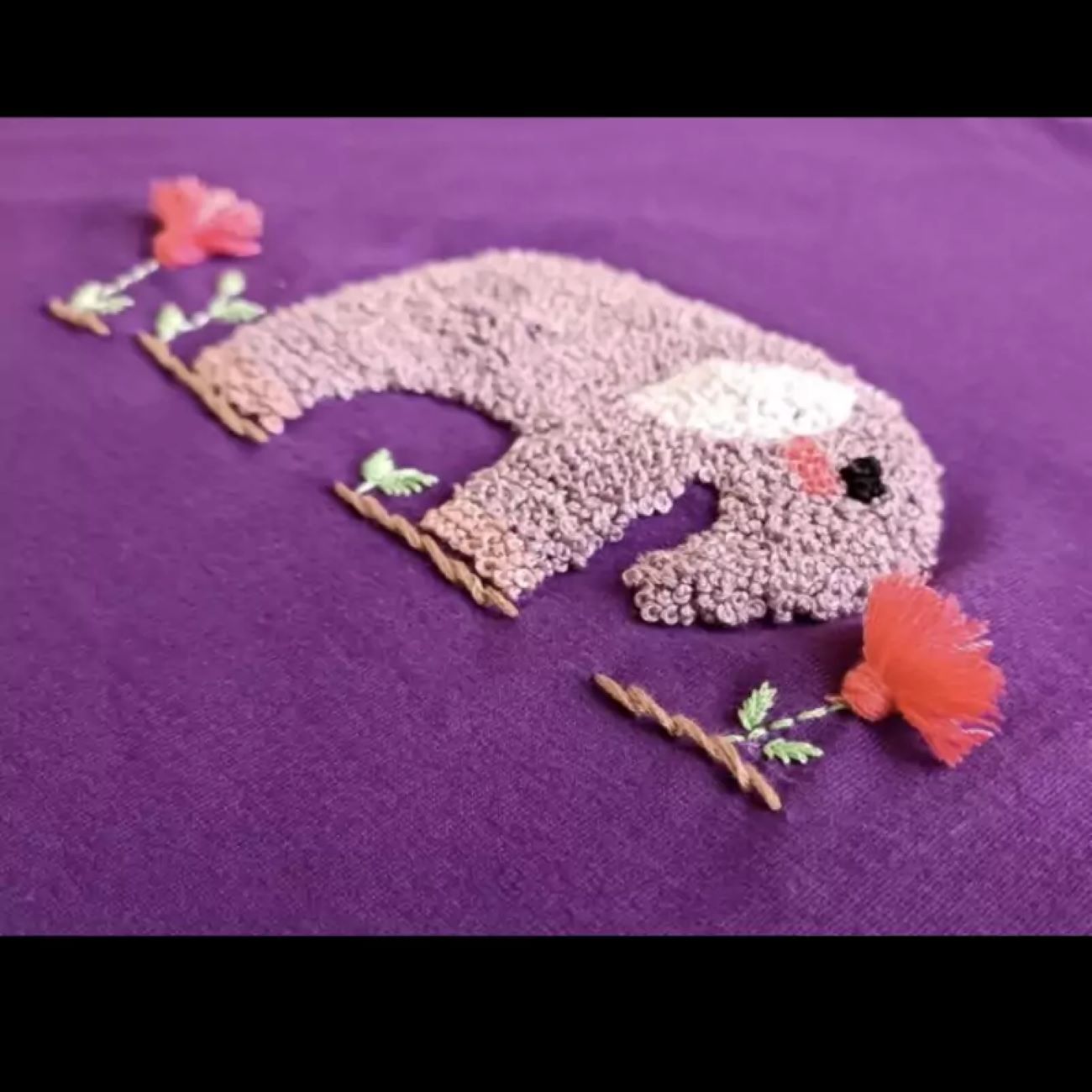 Chemise à manches courtes pour femmes avec broderie main complexe – Design éléphant