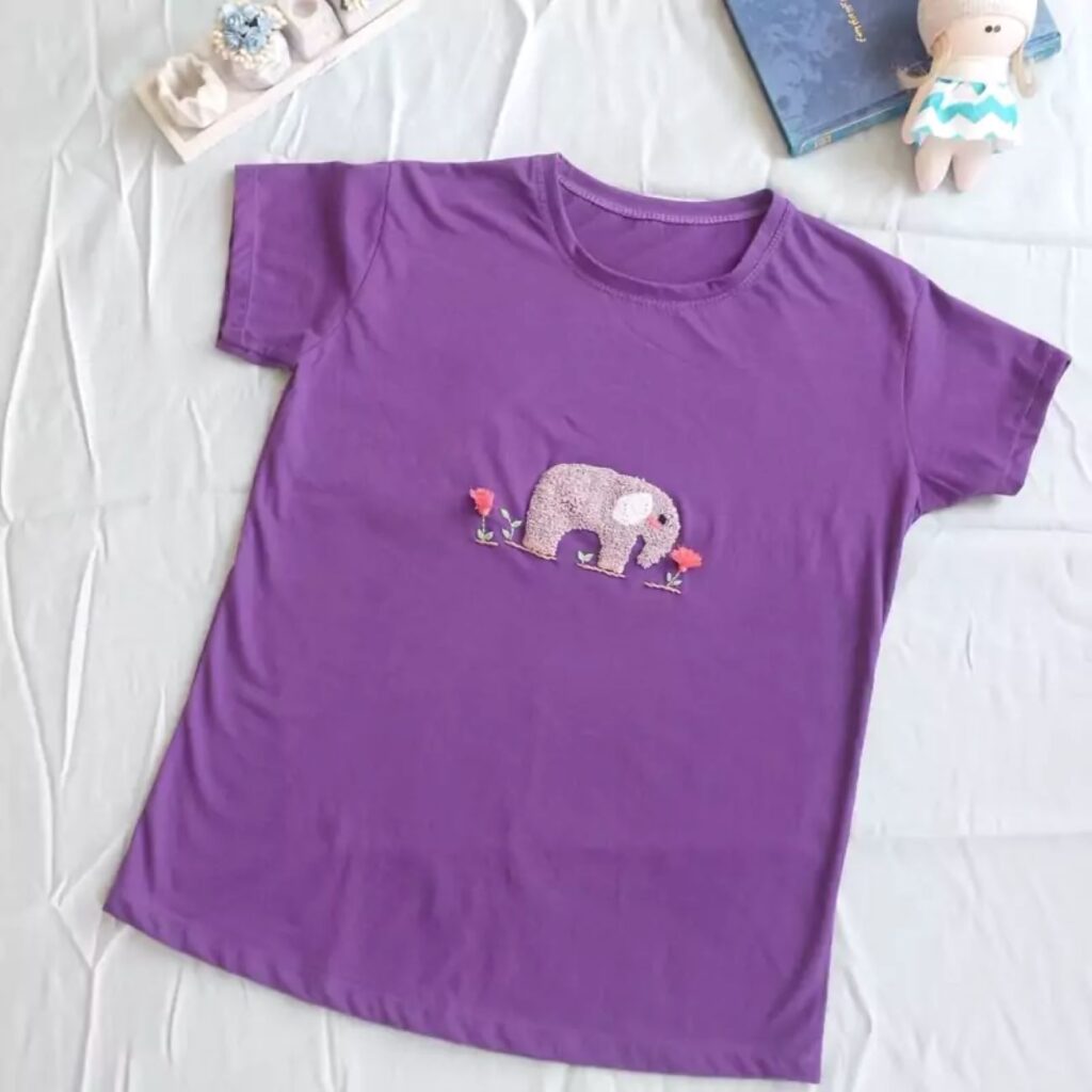 Chemise à manches courtes pour femmes avec broderie main complexe – Design éléphant