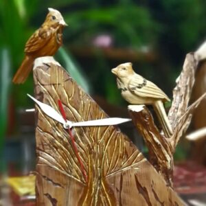 Horloge de Bureau en Bois avec Sculpture d’Oiseau – Design Unique et Élégant