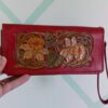 Sac-Portefeuille en Cuir Véritable – Sculpté, Peint et Cousu avec Précision