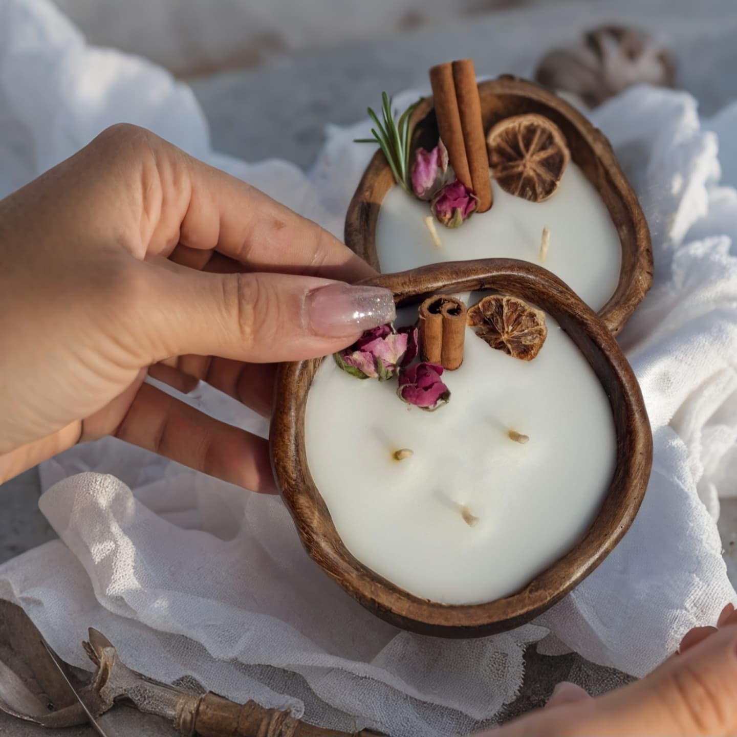 Bougies botaniques aromatiques avec pot en bois, design cannelle, rose et citron