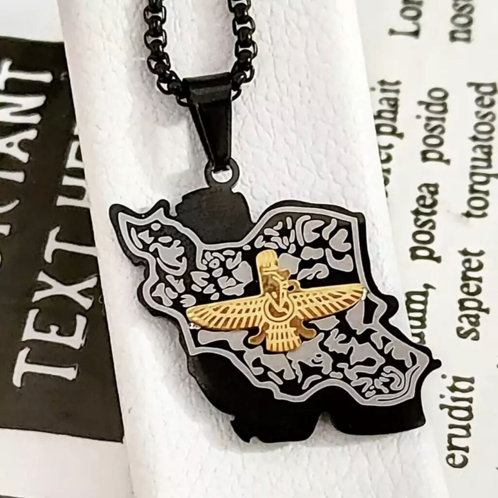 Collier Faravahar noir et or – Symbole élégant de la force et de la sagesse persanes