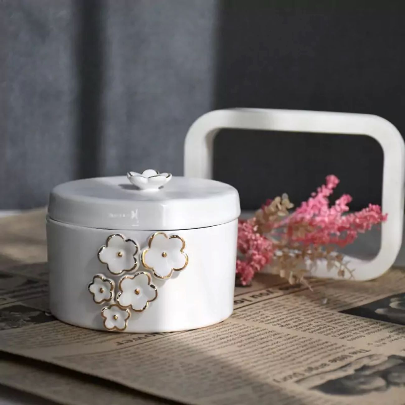 Bol à sucre en céramique avec design en relief de fleurs & couvercle