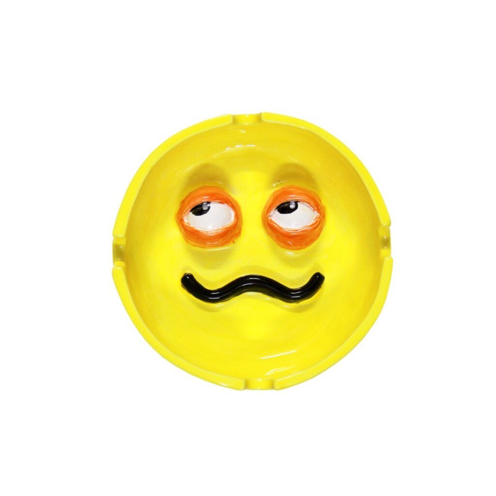 Cendrier en céramique fait main personnalisé avec design d’autocollants tendance