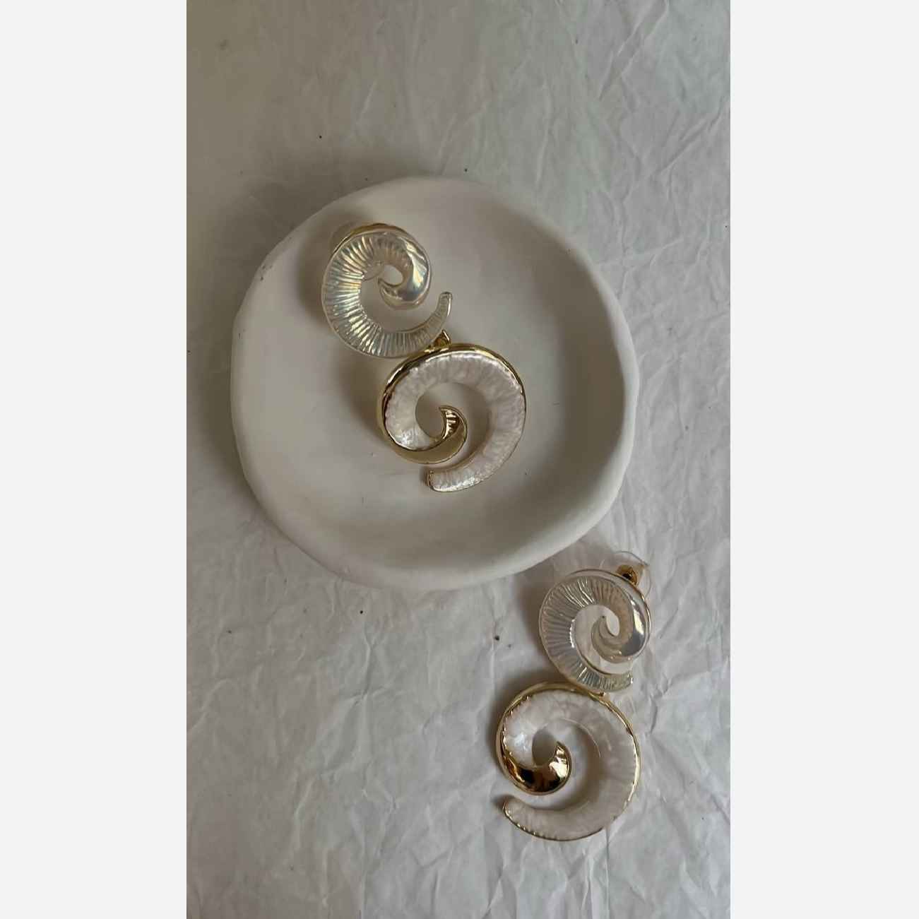 Boucles d’oreilles pendantes Minakari à pendentifs ronds évidés pour femmes