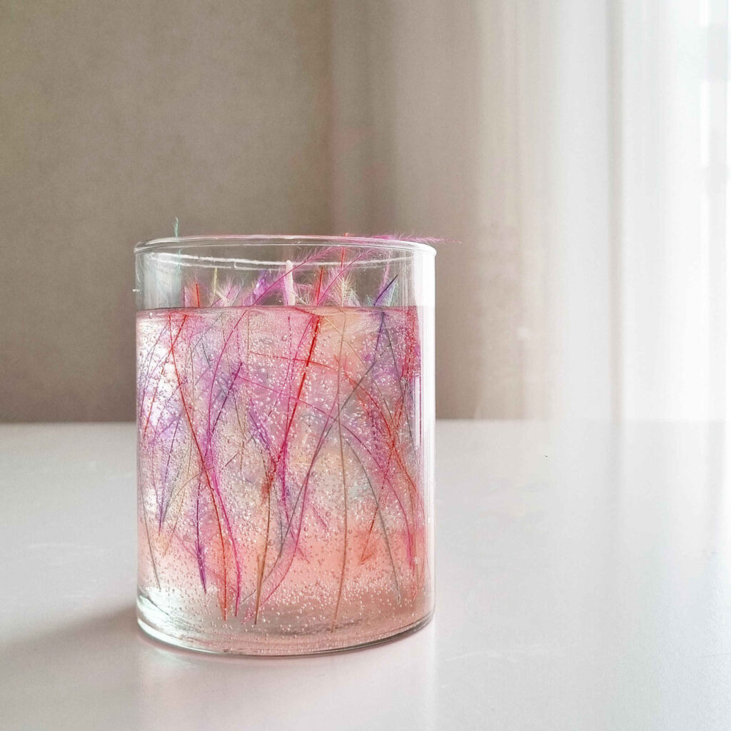 Bougie en pot en verre à la paraffine gel avec fleurs séchées – Design artisanal